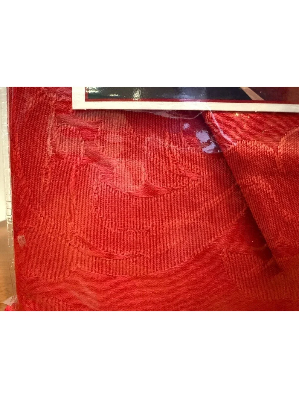Huntington Home Red Tablecloth & Napkin Set NIP - Durable Cotton Blend Jacquard